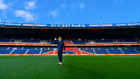 geek vape spokesperson live on GeekVape's youtube live stream Shape The Future at the paris saint-germain football stadium